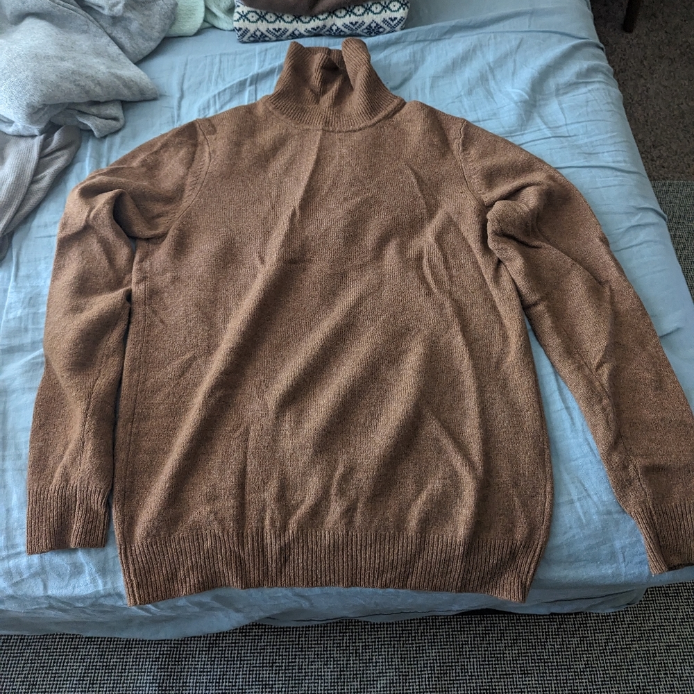 Uniqlo lambswool turtle neck